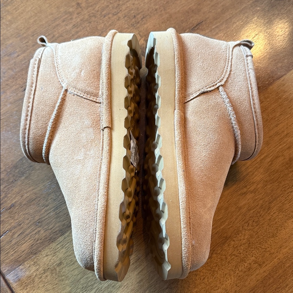 Bearpaw Sherpa Lined Bootie - Picture 2 of 6
